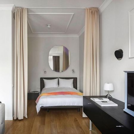 Design Studio Apartment With Balcony By Hostlovers Kaunas Bagian luar foto