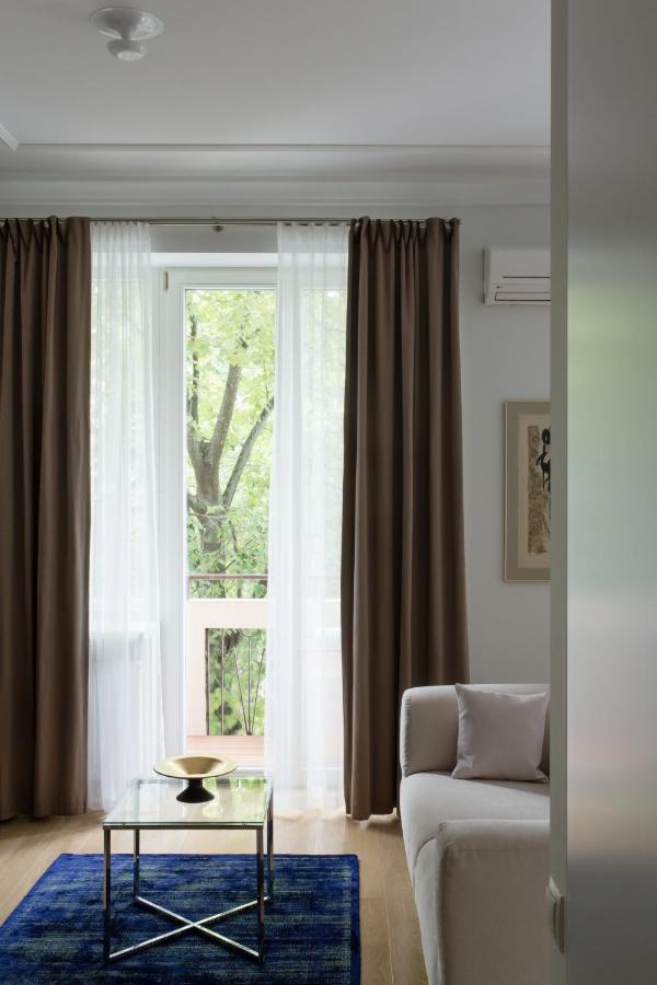 Design Studio Apartment With Balcony By Hostlovers Kaunas Bagian luar foto