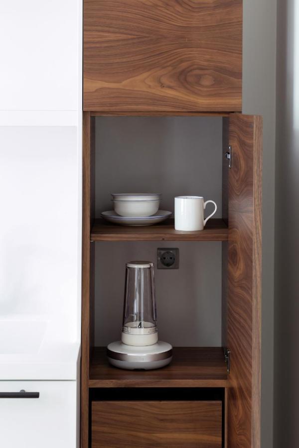 Design Studio Apartment With Balcony By Hostlovers Kaunas Bagian luar foto