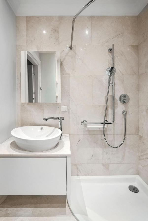 Design Studio Apartment With Balcony By Hostlovers Kaunas Bagian luar foto