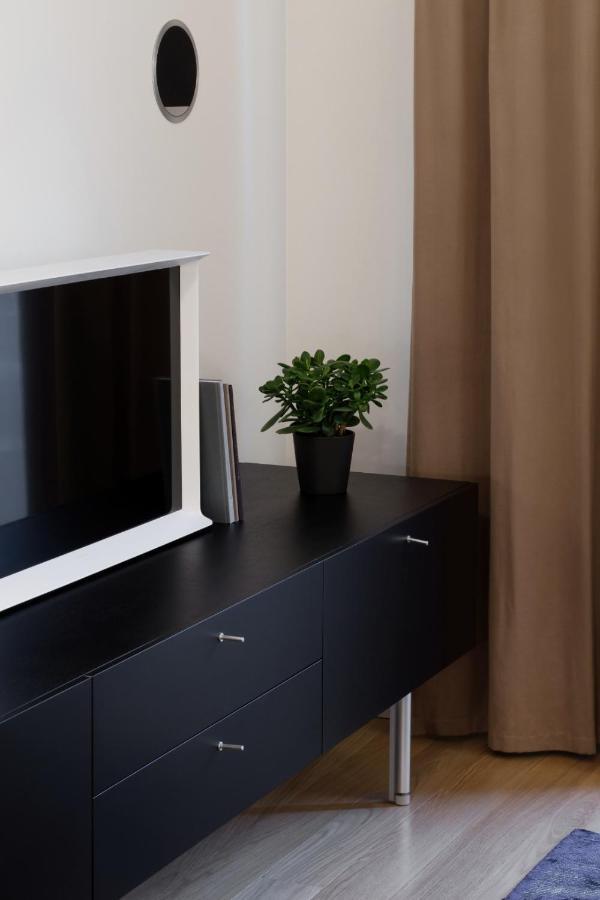 Design Studio Apartment With Balcony By Hostlovers Kaunas Bagian luar foto